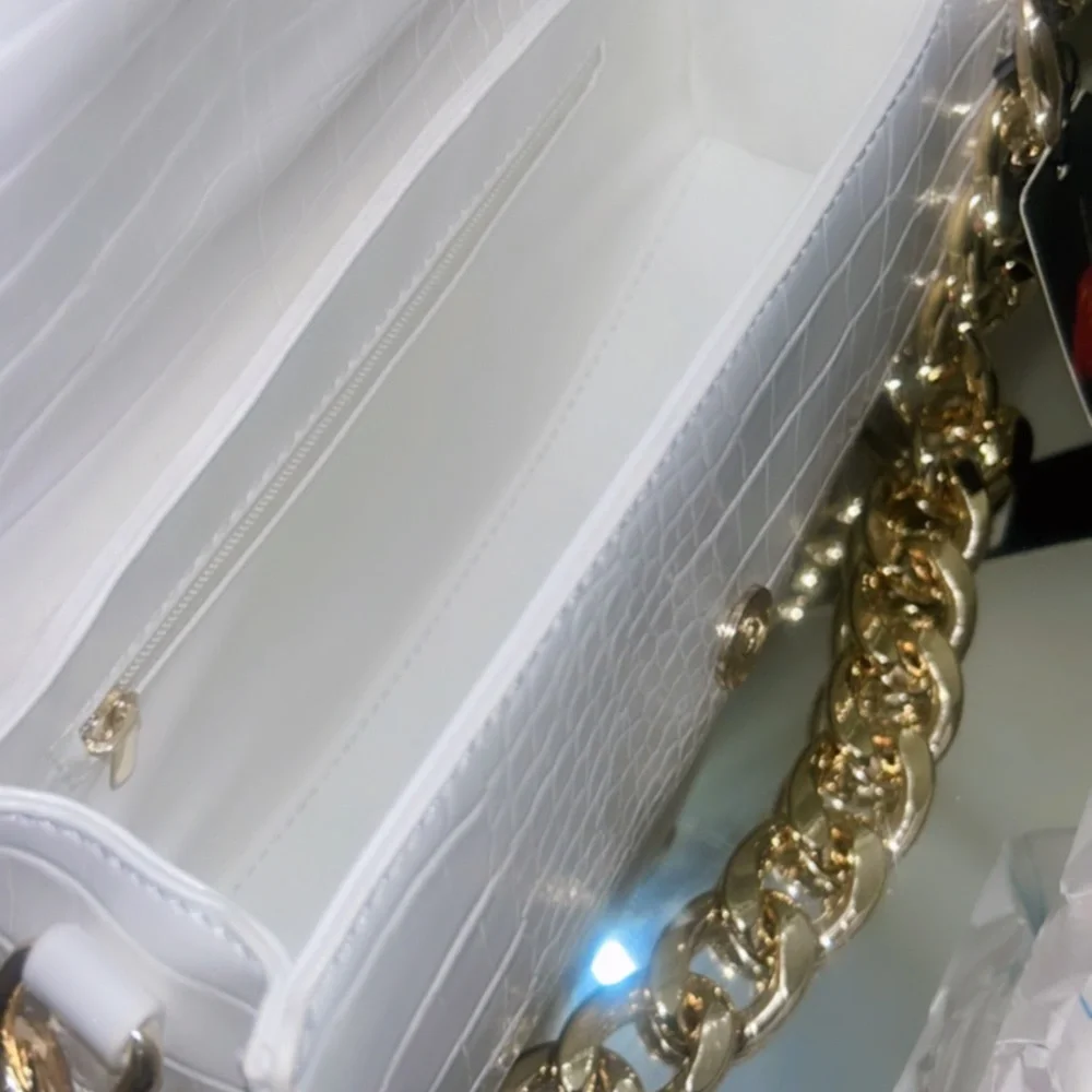 White & gold leather purse - Picture 4 of 7